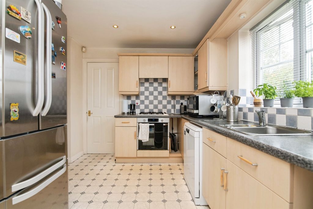 Property photo 2 of 17