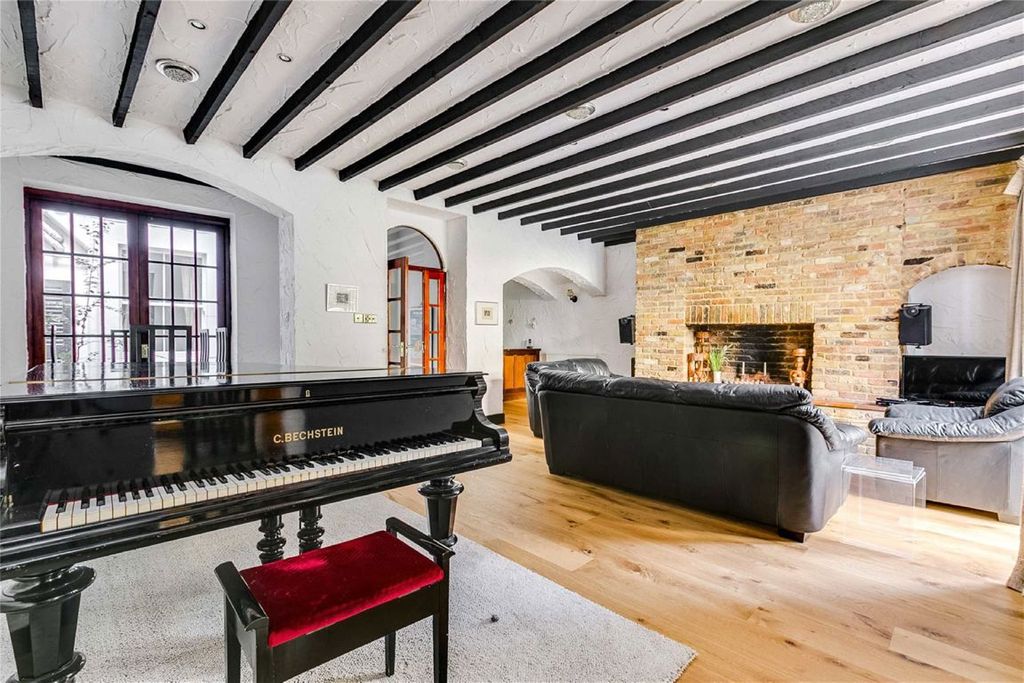 Property photo 1 of 9