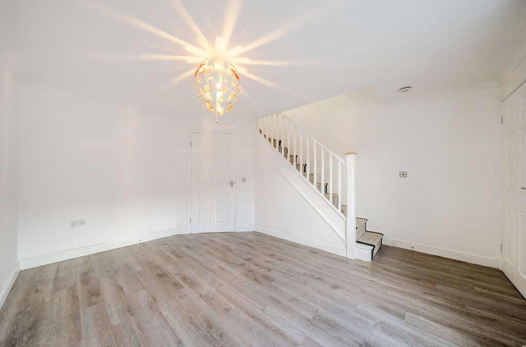 Property photo 3 of 19 1521887-16-1A0Aff...