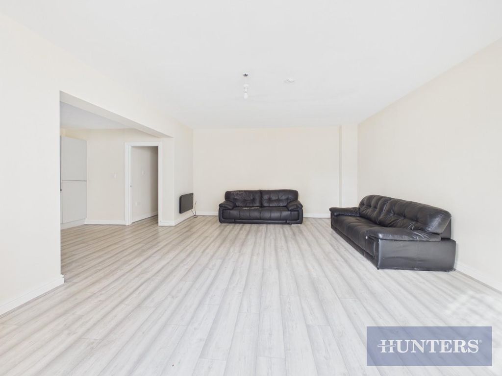 Property photo 2 of 13 Cam05316G0-Pr0357-Still002.Jpg