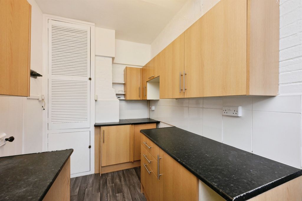 Property photo 3 of 21