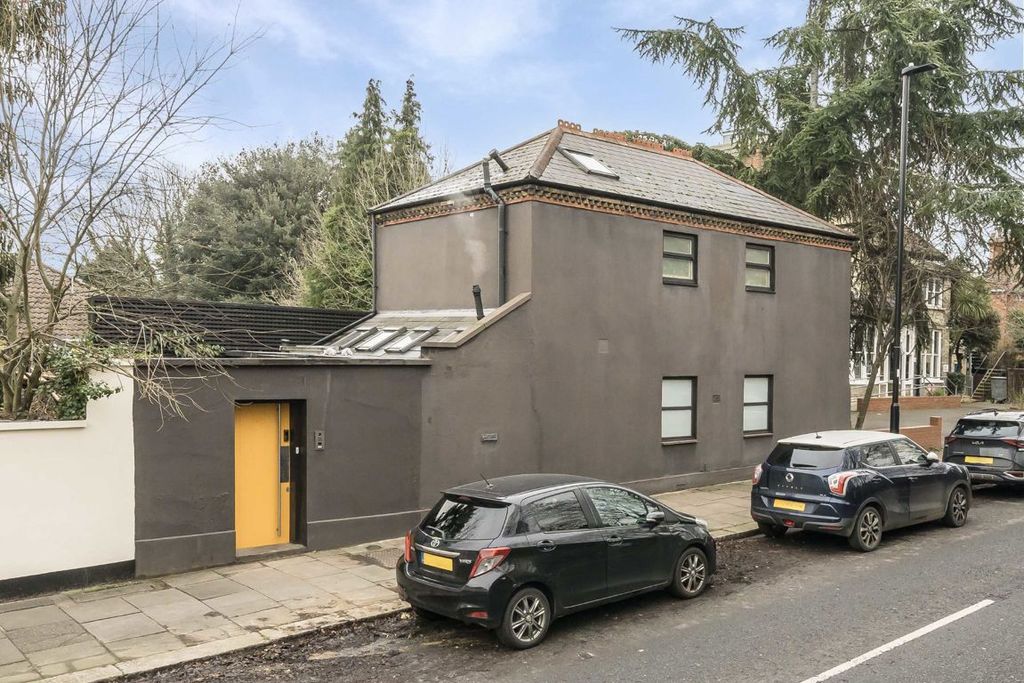 Property photo 1 of 9