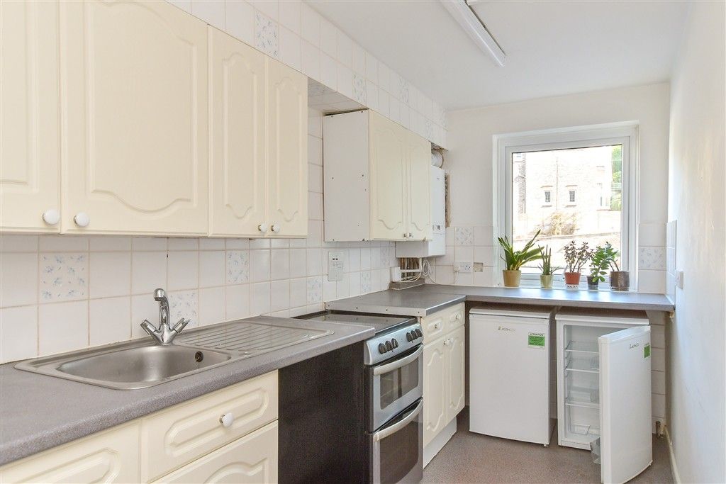 Property photo 3 of 11 Kitchen
