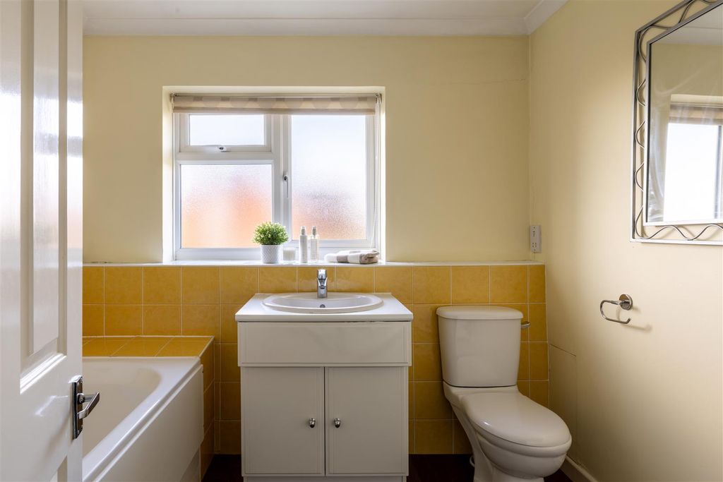 Additional image 29 of 4 bed detached house for saleBeaufort Close, Reigate RH2
