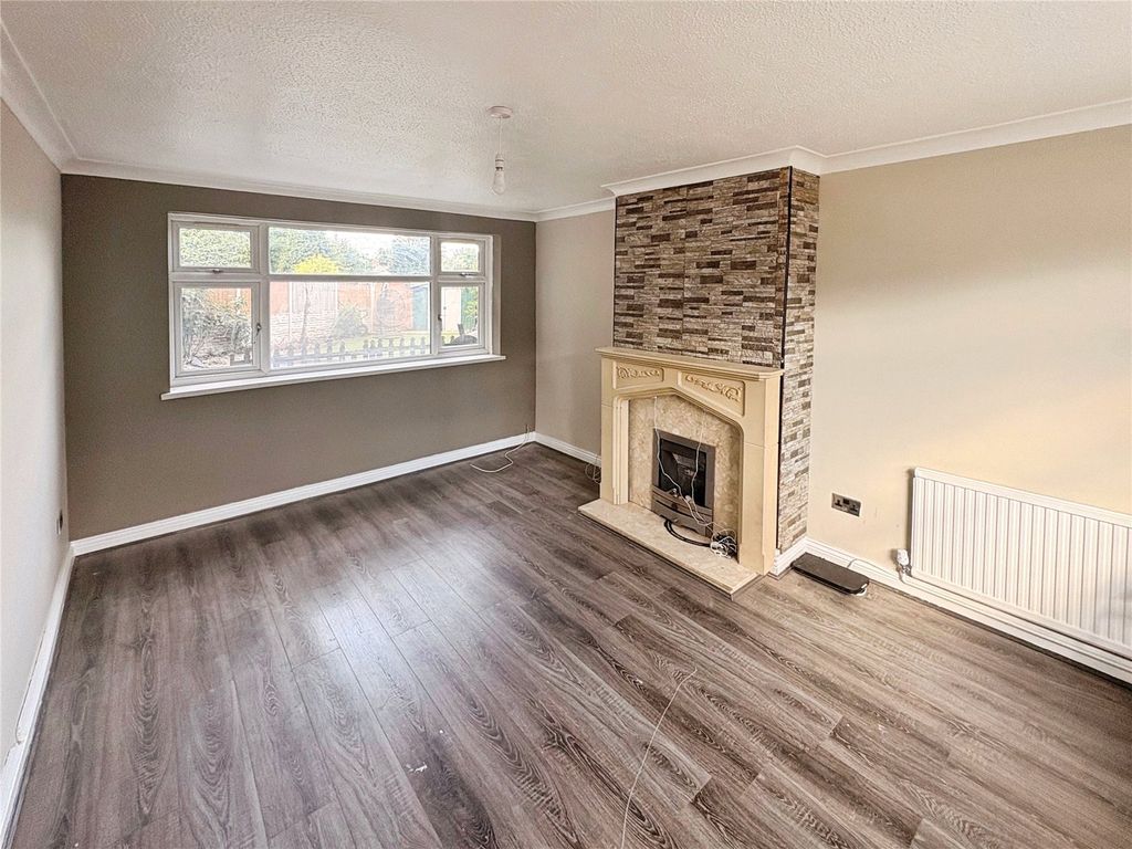 Property photo 2 of 11 Living Room