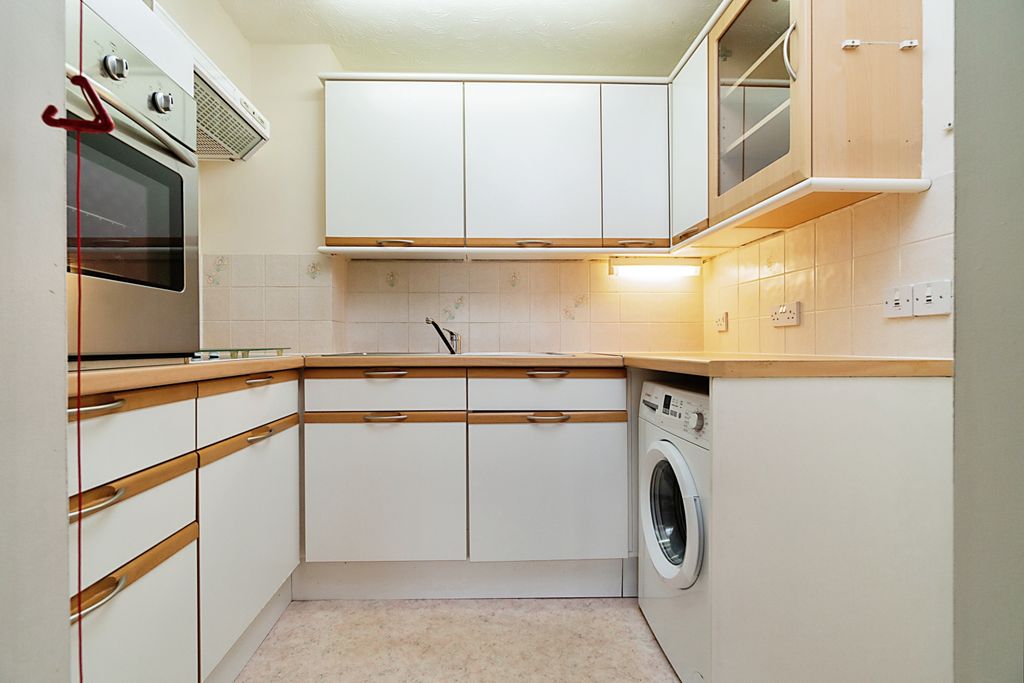 Property photo 3 of 12 Kitchen