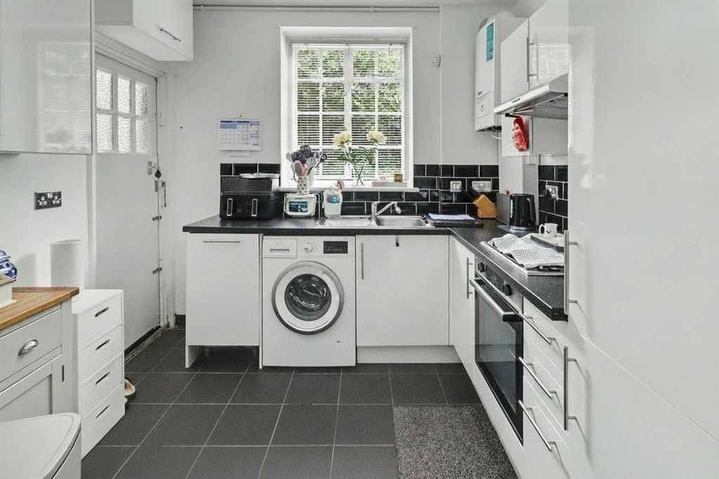 Property photo 3 of 12 Picture No. 14
