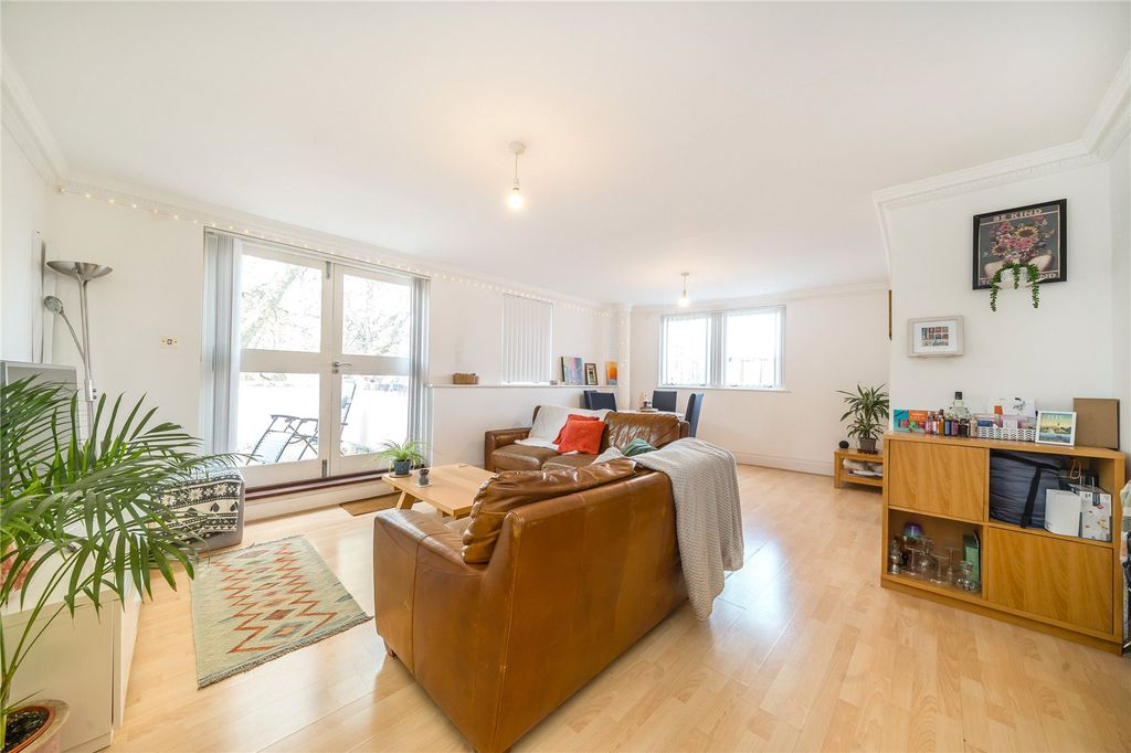 Property photo 3 of 13 Reception