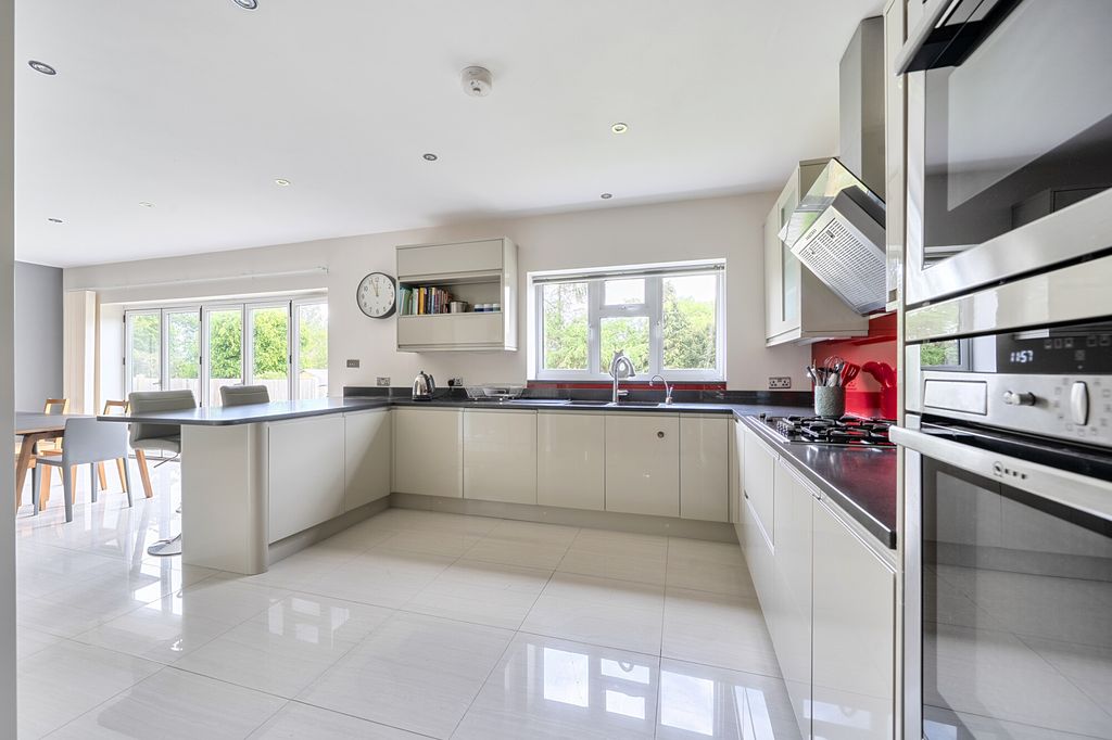 Property photo 3 of 7 Kitchen