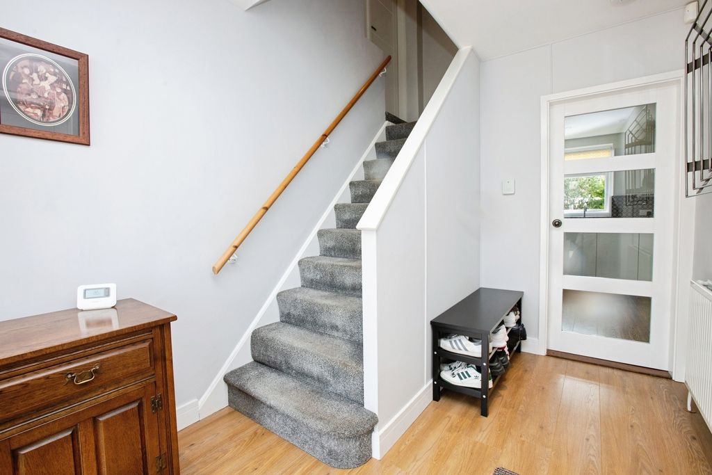 Property photo 2 of 15 Entrance Hall