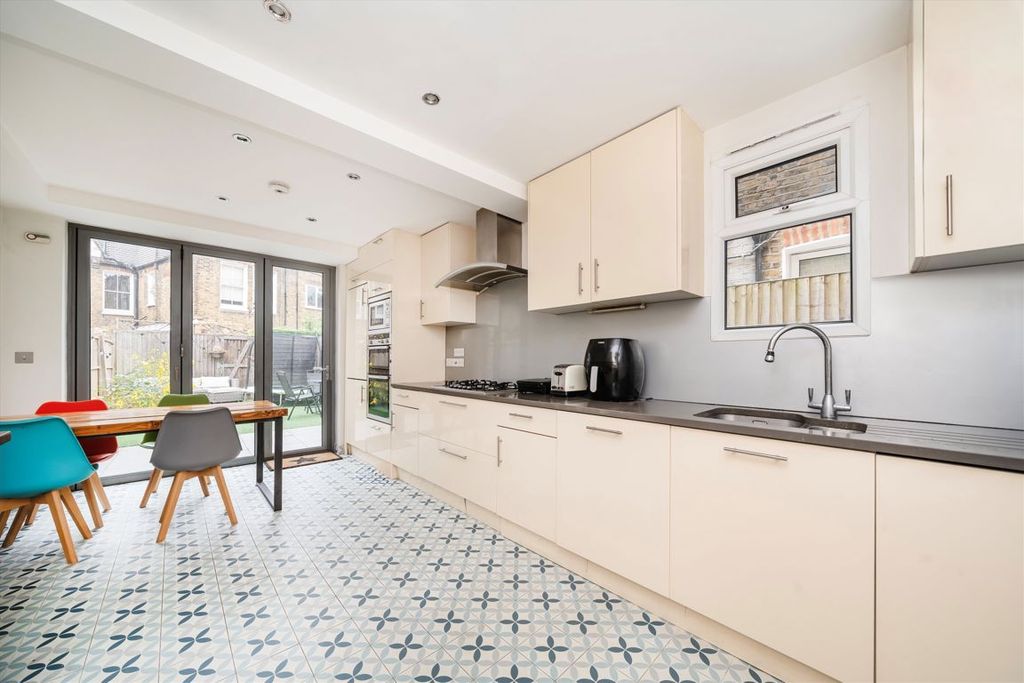 Property photo 3 of 6