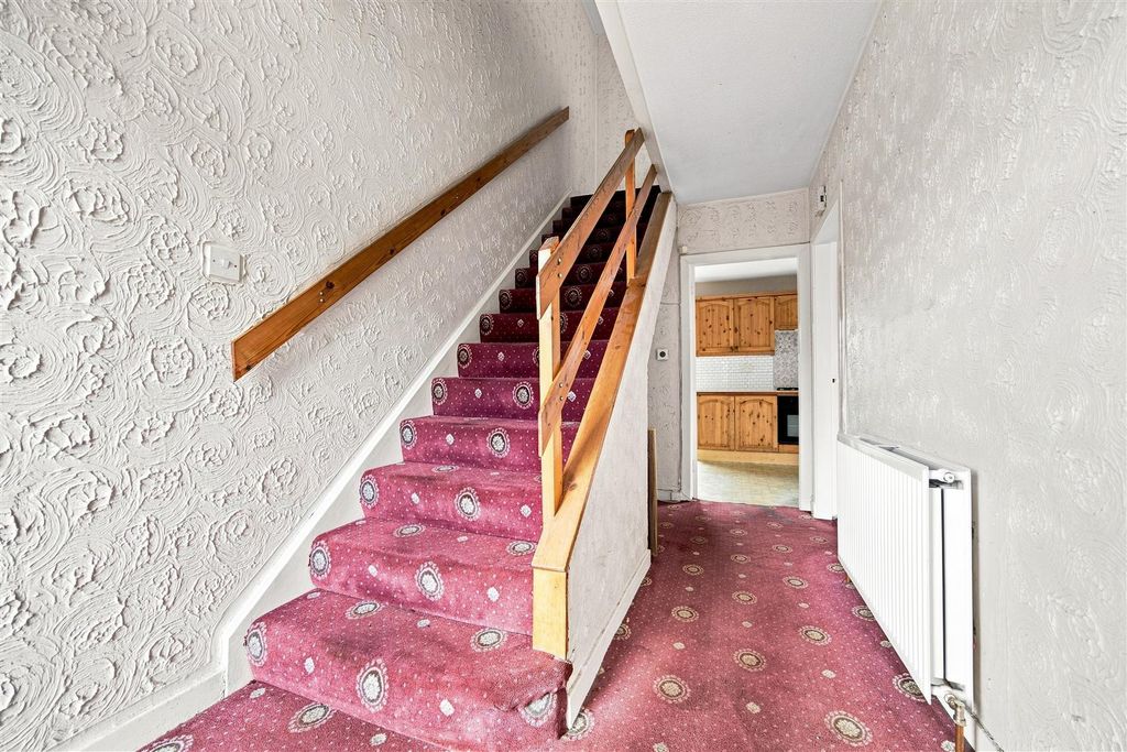 Property photo 2 of 18 04-40_Netherhill_Rd_Moodiesburn_004.Jpg