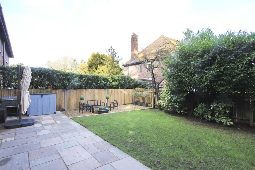 Property photo 2 of 9 Garden