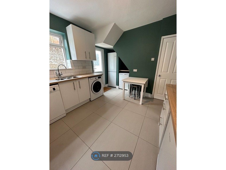 Property photo 3 of 29 Kitchen