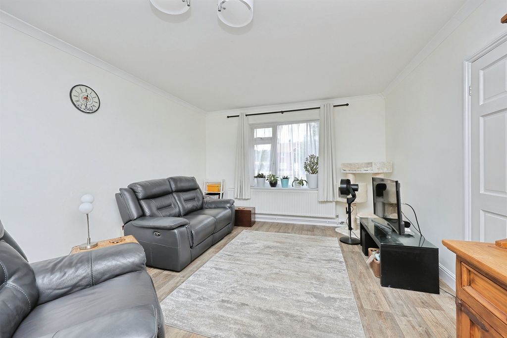 Property photo 2 of 20