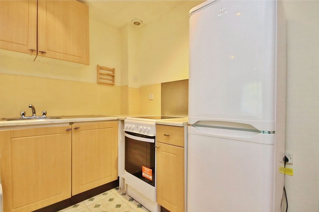 Property photo 3 of 7 Kitchen
