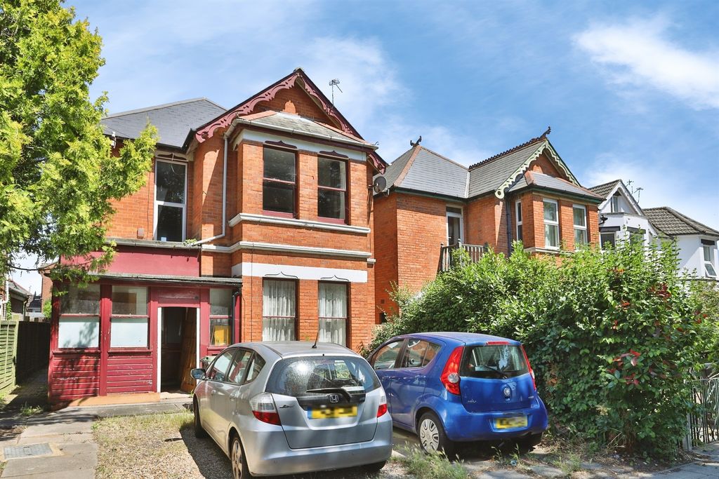 Property photo 1 of 18