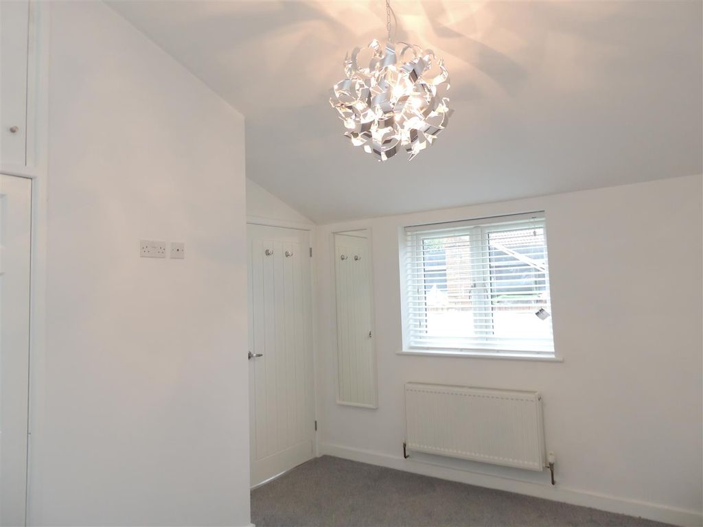Property photo 2 of 8 Bedroom