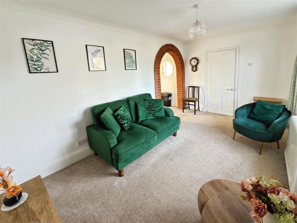 Property photo 3 of 20 Somerleyton Rd (3).Jpg