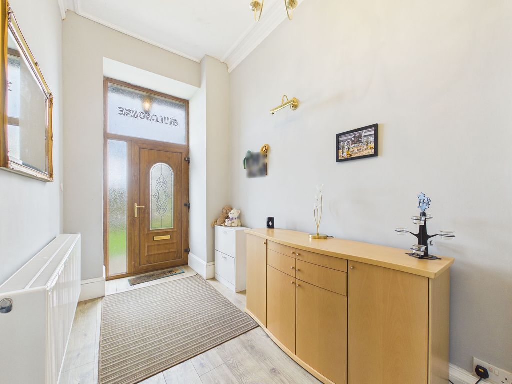 Property photo 3 of 25 Entrance