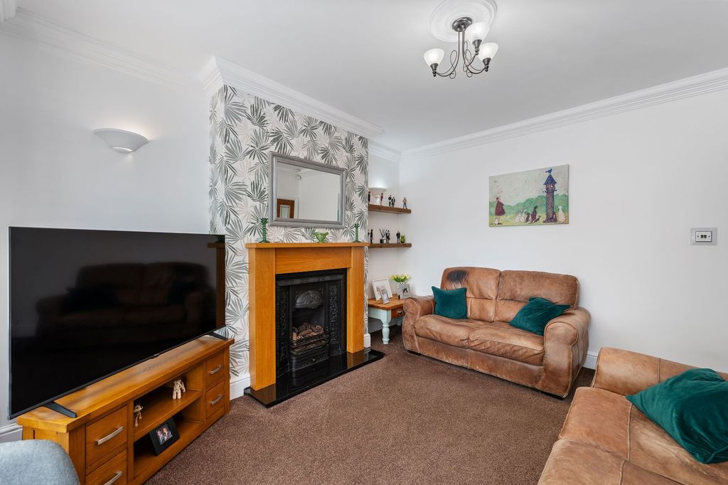 Property photo 3 of 36