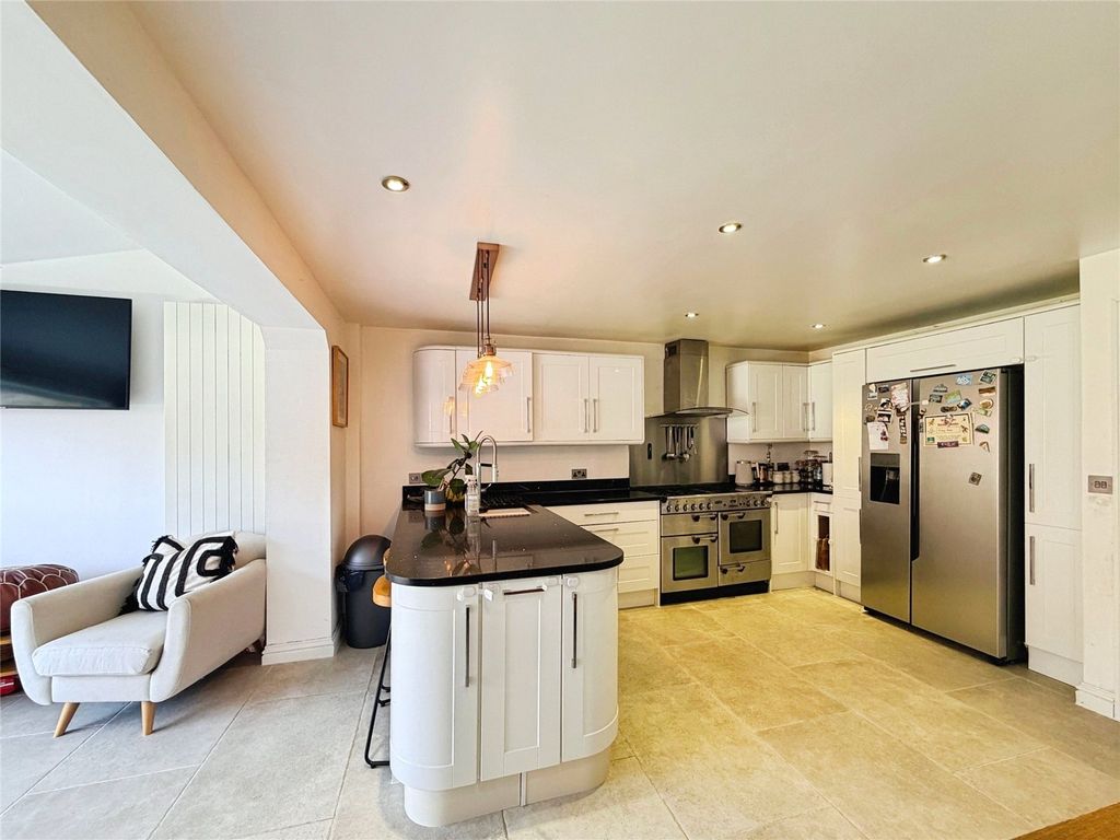 Property photo 3 of 34 Picture No. 25