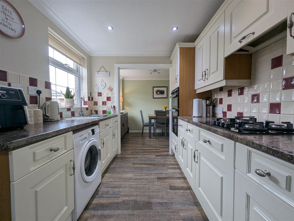 Property photo 3 of 20 Kitchen