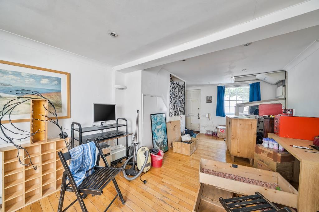 Property photo 3 of 18 Living Room