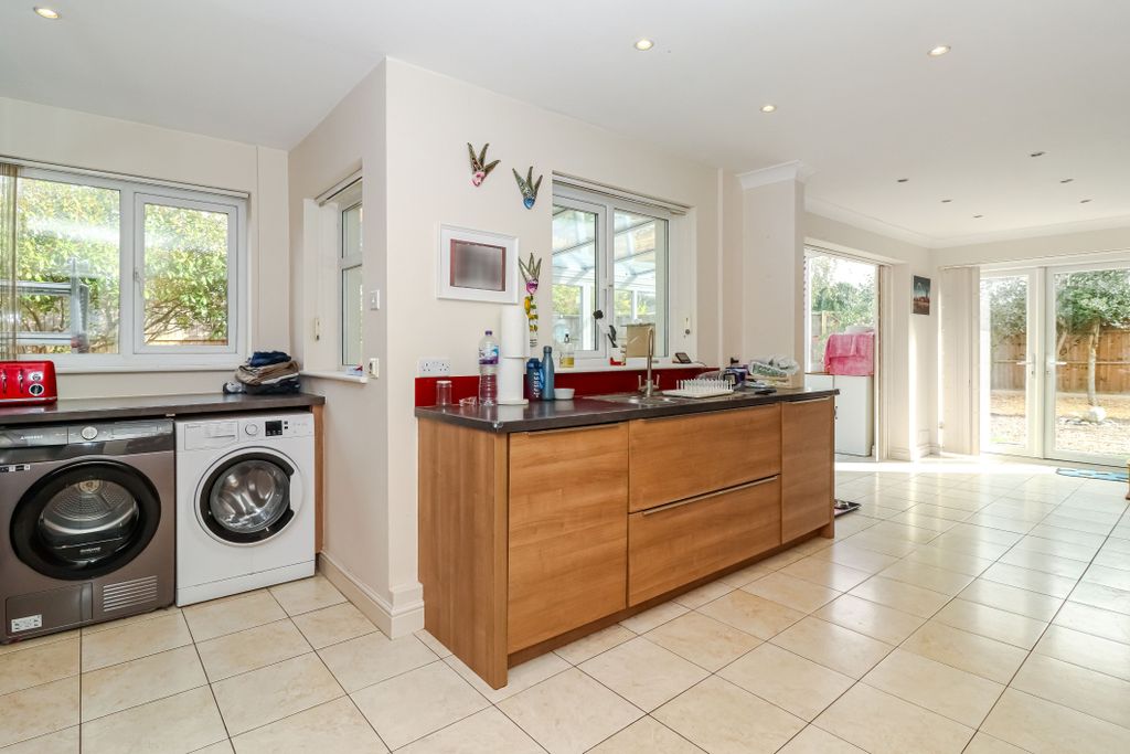 Property photo 2 of 25