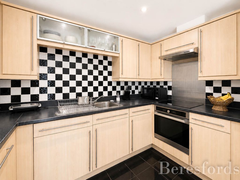 Property photo 2 of 16 Picture No. 15
