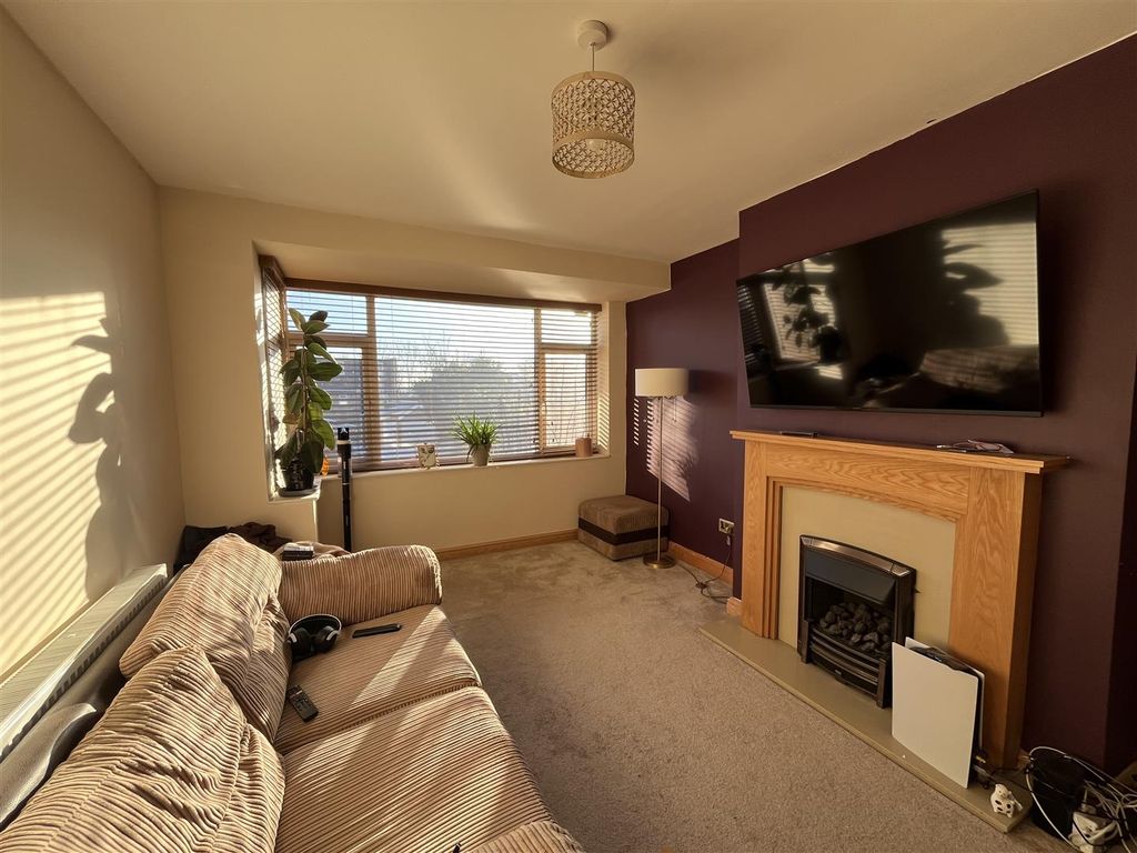 Property photo 2 of 13 Lounge