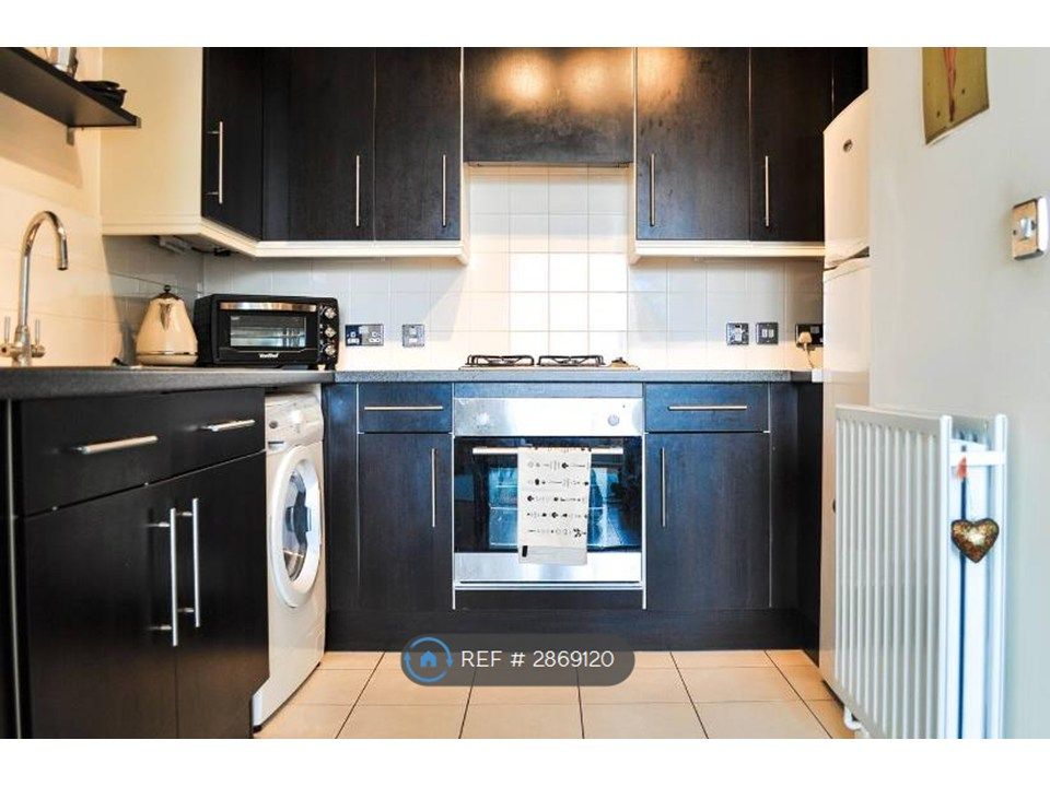 Property photo 3 of 10 Kitchen