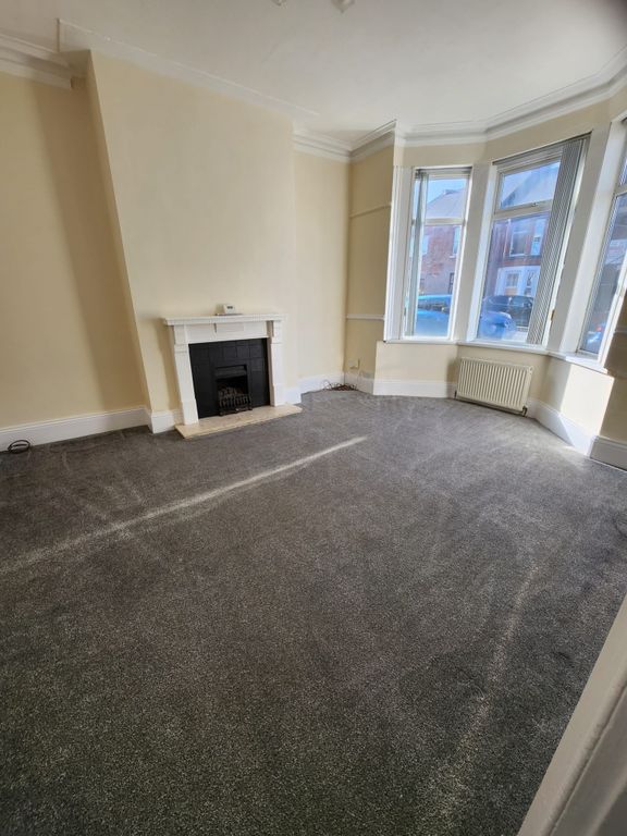 Property photo 2 of 8 69 Imeary Lounge