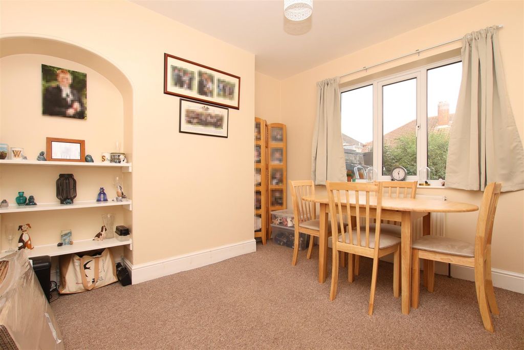 Property photo 3 of 16 Dining Room.Jpg