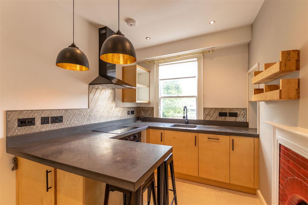 Property photo 1 of 18 Kitchen