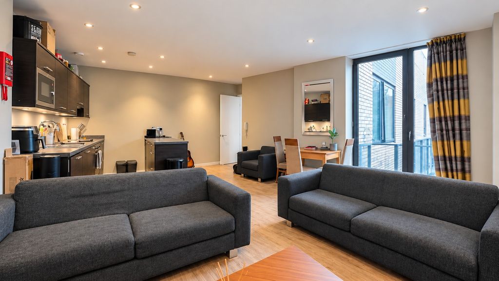 Property photo 1 of 15 Living Room