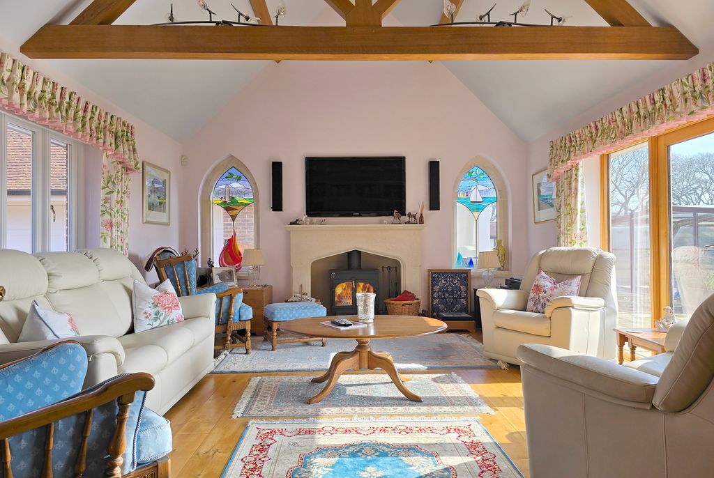 Property photo 3 of 26 Woodlands Sitting Room
