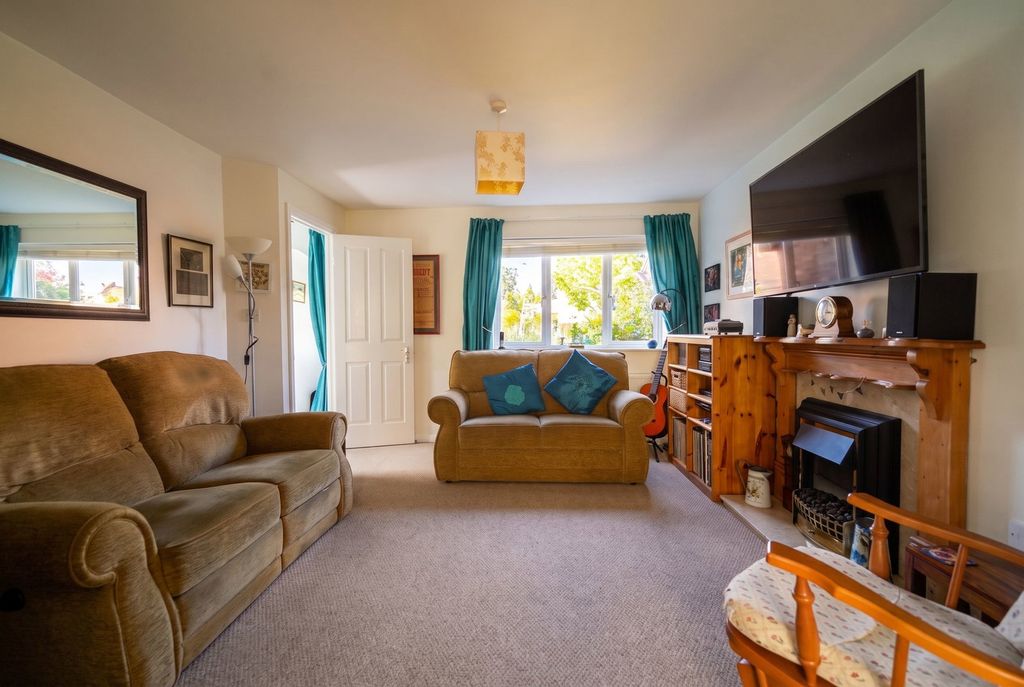 Property photo 3 of 17