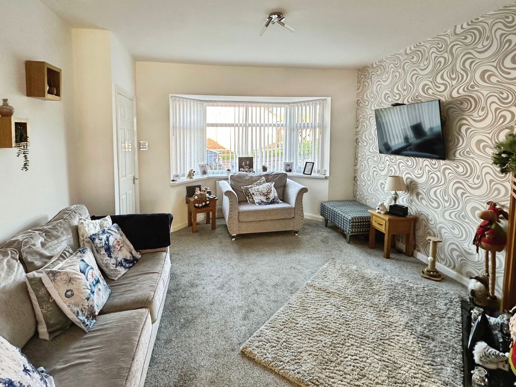 Property photo 2 of 15 Lounge