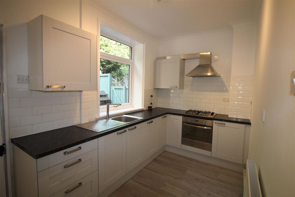 Property photo 2 of 9 Kitchen