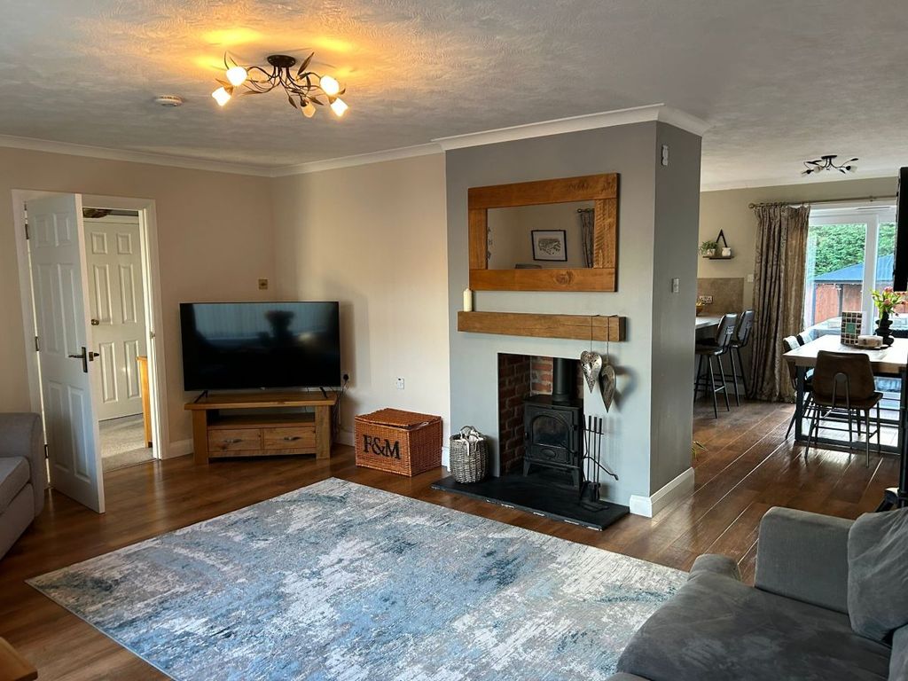 Property photo 2 of 13 Lounge