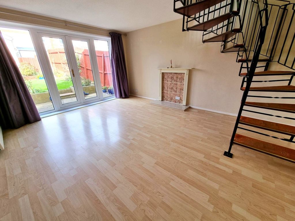 Property photo 3 of 15 Lounge