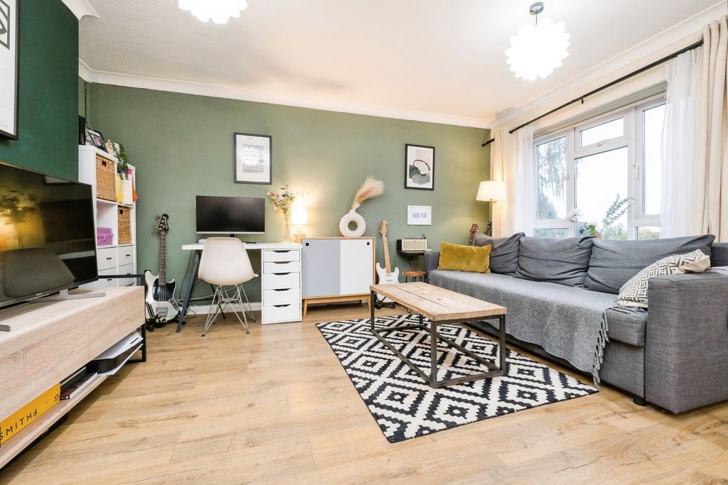 Property photo 3 of 21 Photo