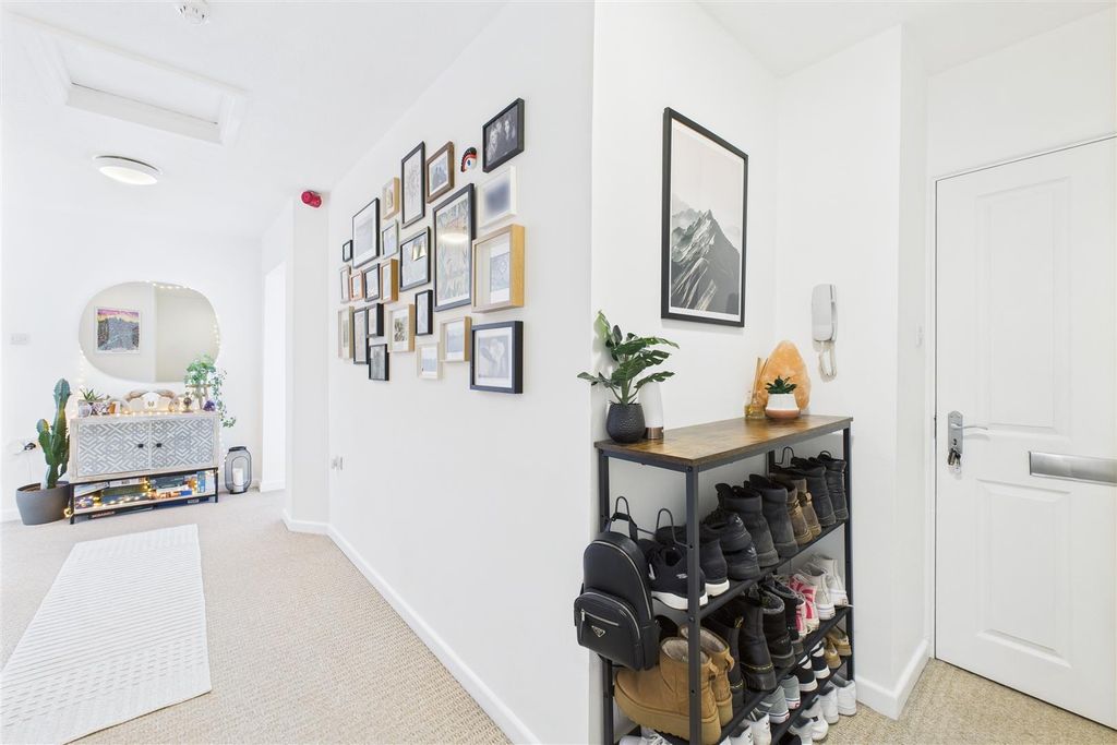 Property photo 3 of 24
