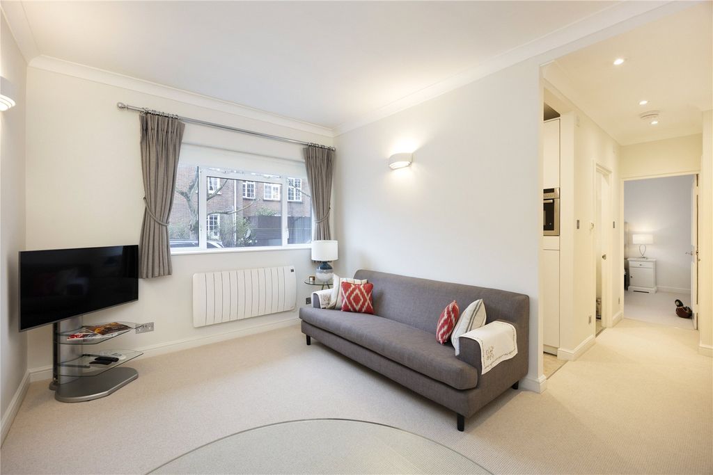 Property photo 3 of 8 Reception