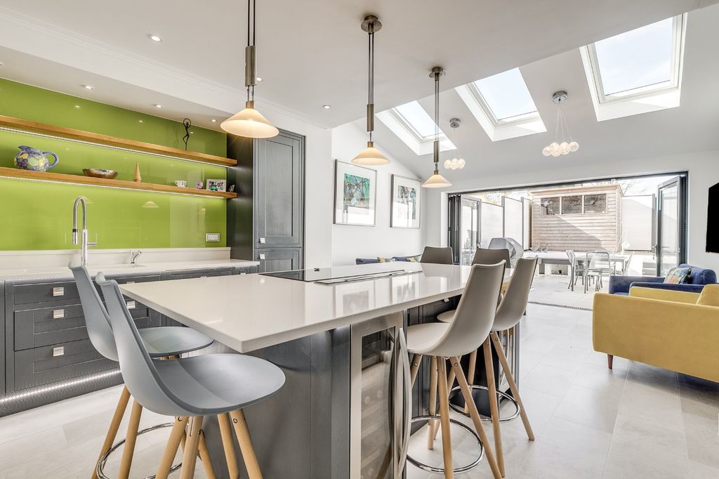 Property photo 2 of 23 Picture No. 15