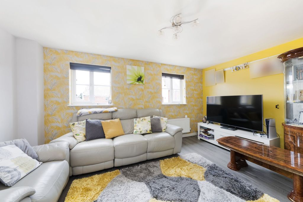 Property photo 3 of 17
