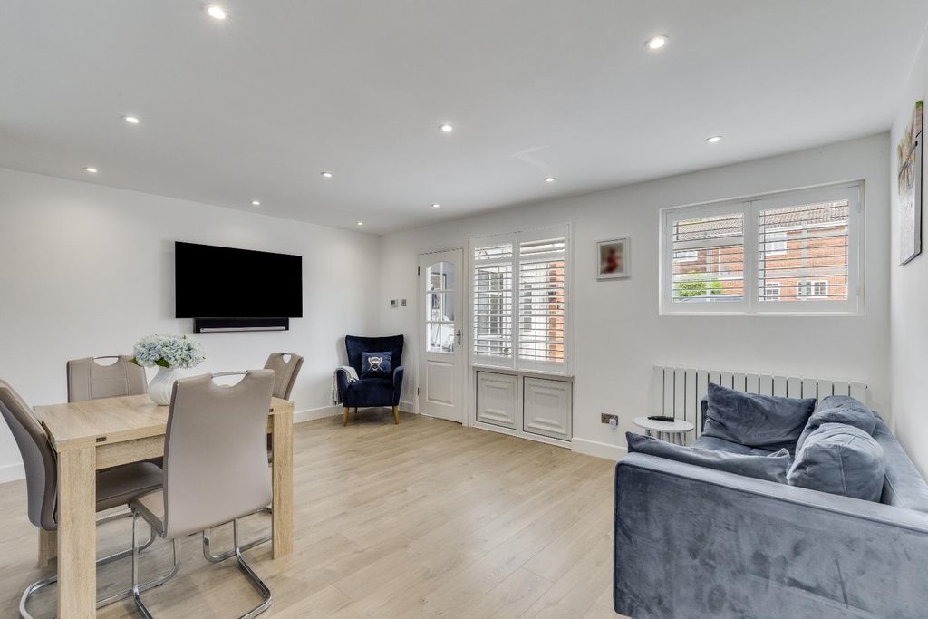 Property photo 3 of 39 Springwood 7-18.Jpg