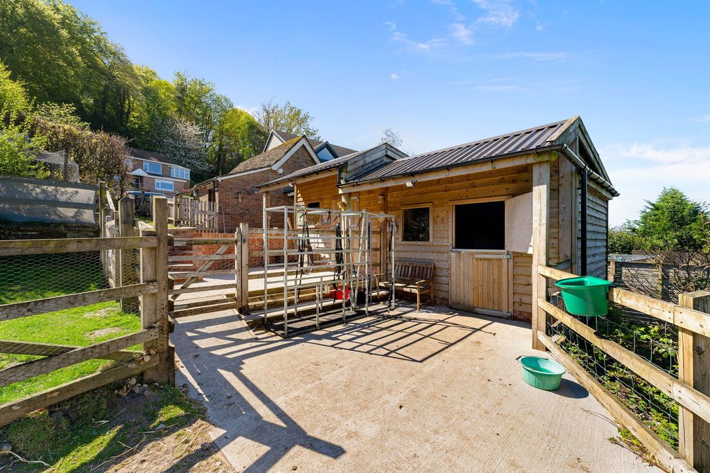 Property photo 3 of 49