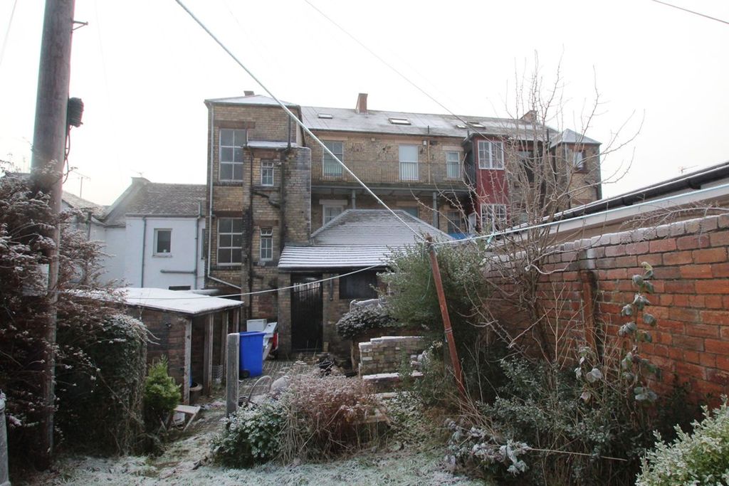 Property photo 2 of 9